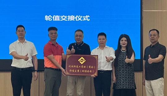 出往南美洲PET瓶磚拆包 脫標(biāo) 破碎高溫清洗回收處置利用生產(chǎn)線(xiàn)